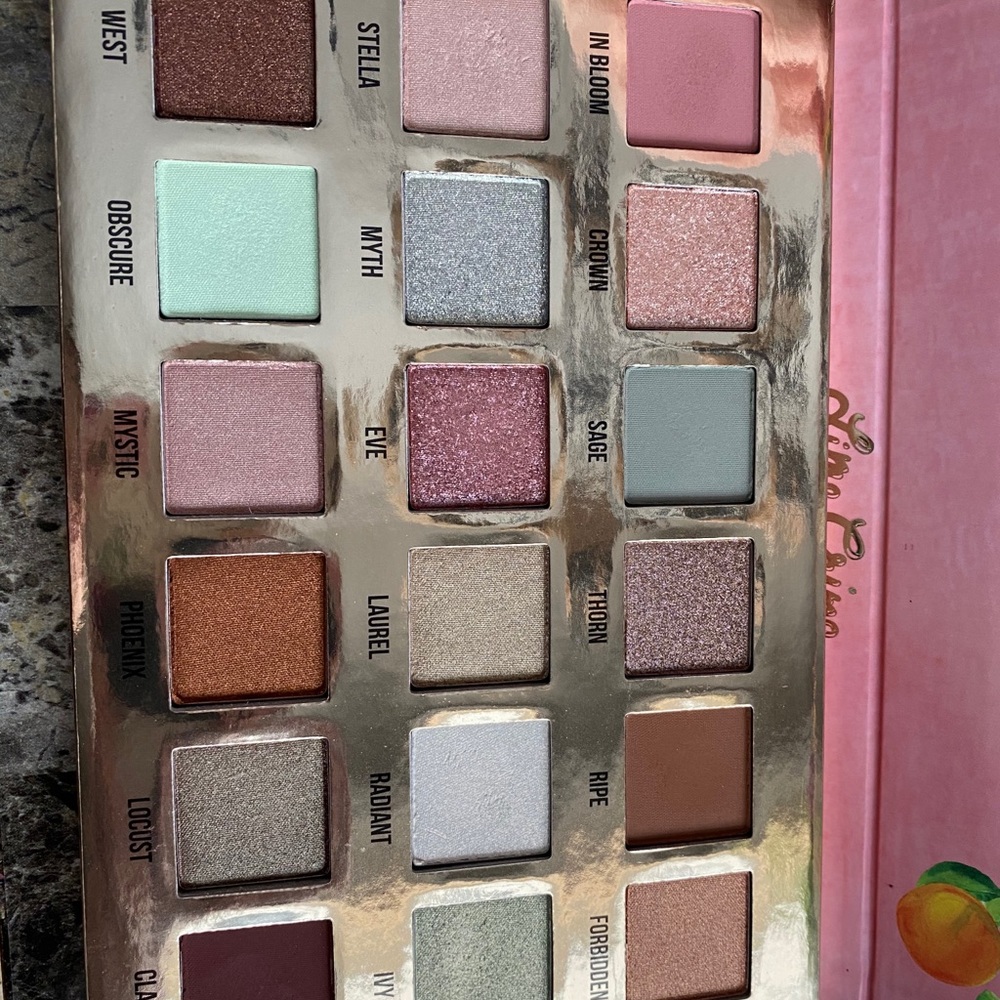 Lime crime Venus XL eyeshadow palette
